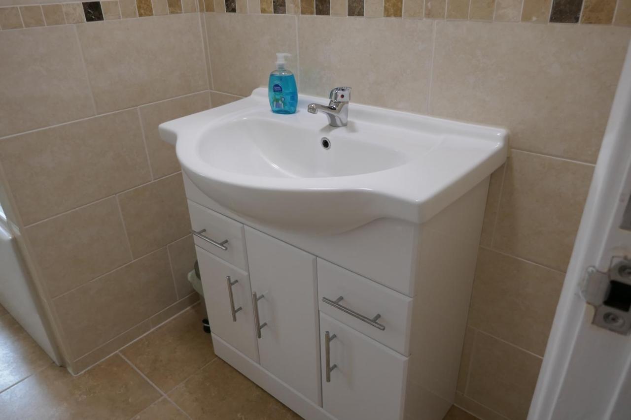 2 Bedroom House Walking Distance To City Centre With Free Parking 约克 外观 照片