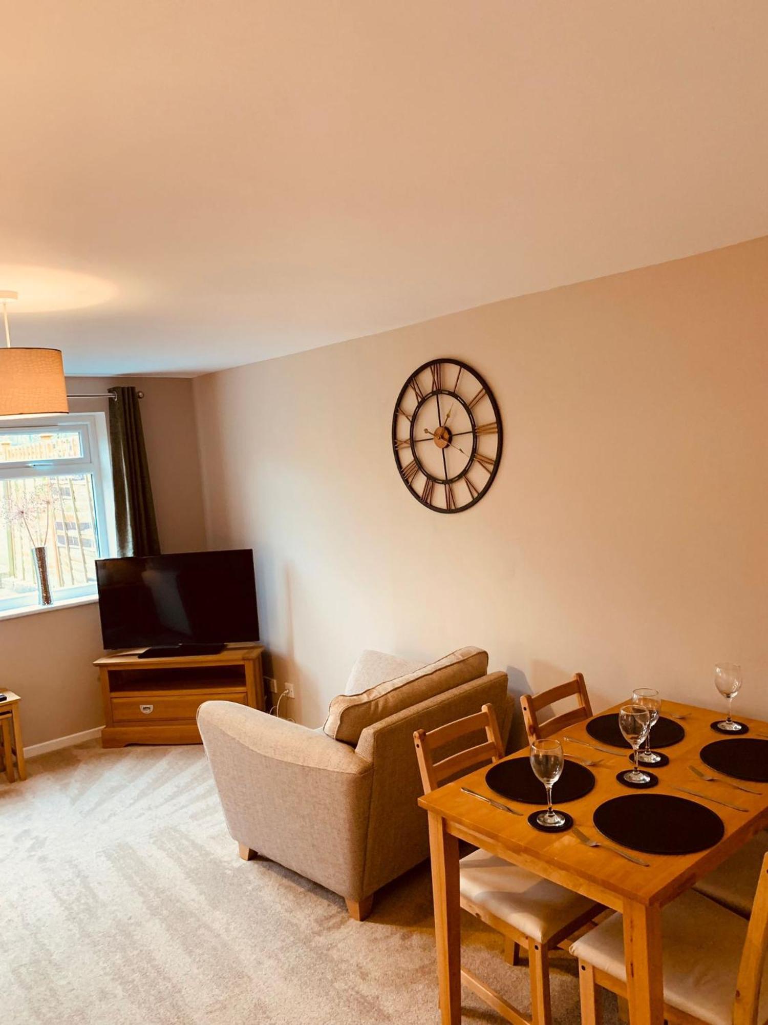 2 Bedroom House Walking Distance To City Centre With Free Parking 约克 外观 照片