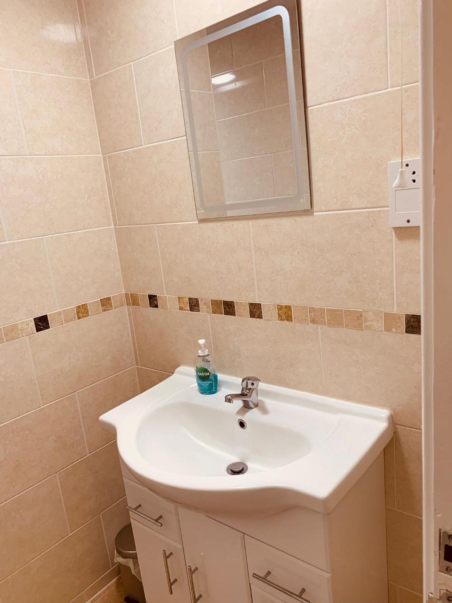 2 Bedroom House Walking Distance To City Centre With Free Parking 约克 外观 照片